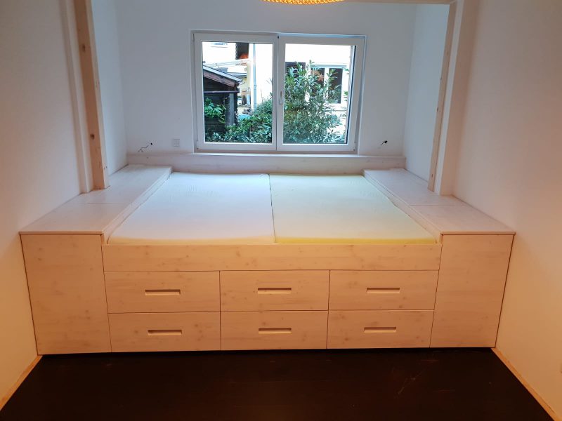 Bett mit viel Stauraum Bett mit viel Stauraum