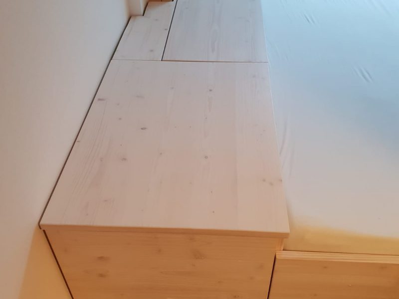 Bett mit viel Stauraum Bett mit viel Stauraum